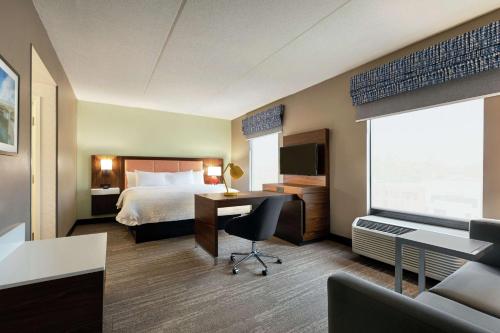 Hampton Inn & Suites Frederick/Fort Detrick - image 2