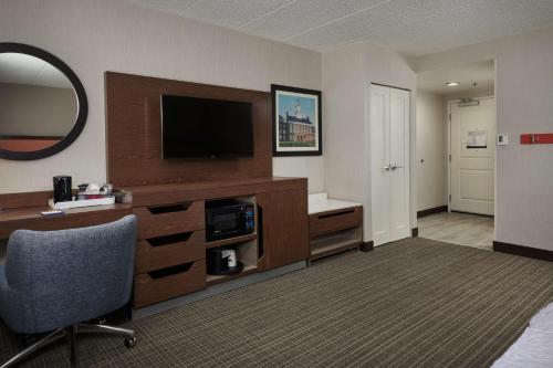 Hampton Inn By Hilton Fairfax City