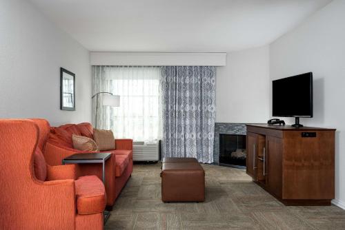 1 king bed, 1 sofa bed