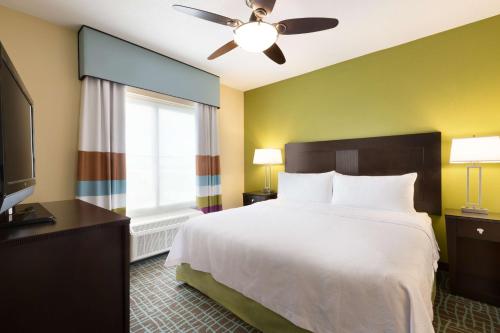 Homewood Suites By Hilton Fort Myers Airport/FGCU