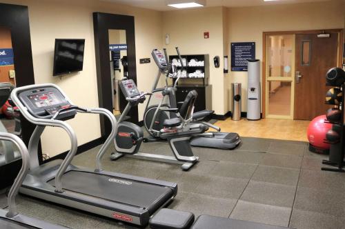 Hampton Inn & Suites Fremont - 피트니스 센터