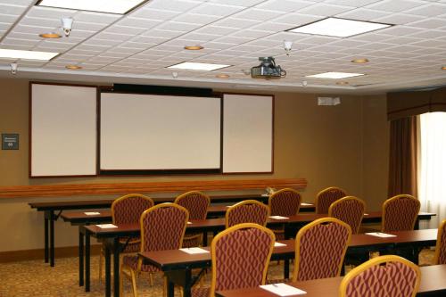 Hampton Inn & Suites Fremont - 회의실/연회장