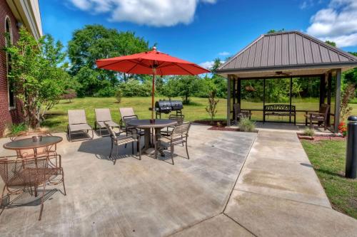 Hampton Inn Clarksville - image 11
