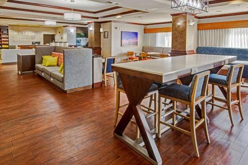 Hampton Inn Van Buren - image 14