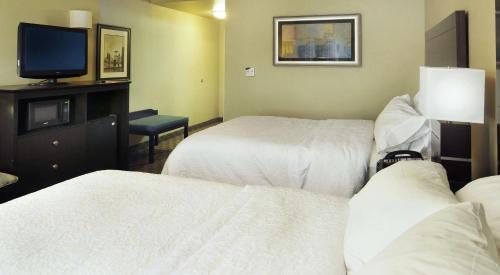 2 queen beds