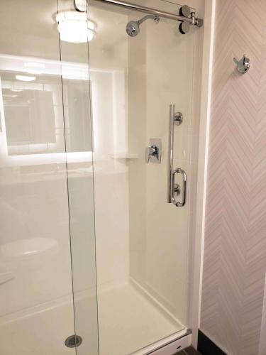 Hampton Inn Greensburg - image 9
