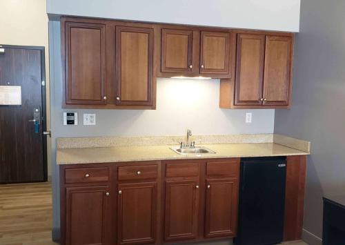 King Room with Wet Bar - Non-Smoking