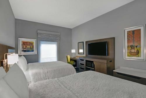Hampton Inn Gallatin - image 2