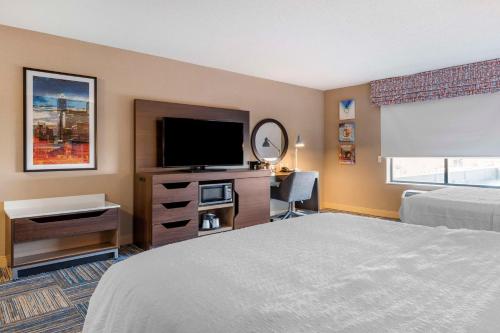 Hampton Inn Greenfield - image 2