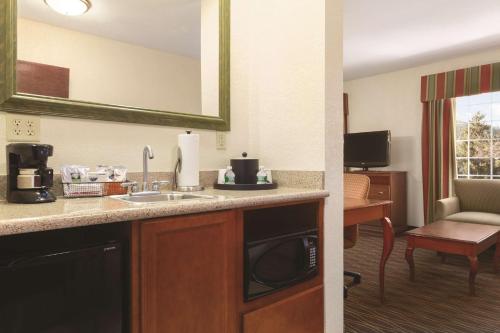 Hampton Inn By Hilton & Suites Greenfield