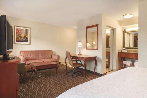 Hampton Inn By Hilton & Suites Greenfield