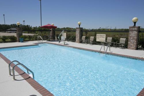 Hampton Inn & Suites Wiggins - image 6