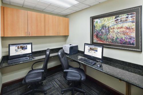 Hampton Inn Hinesville - image 8