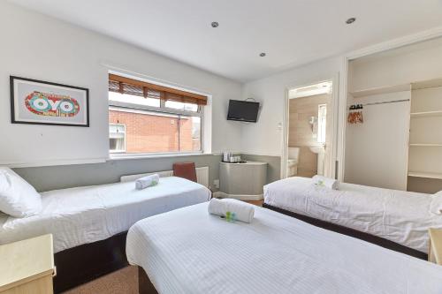 B&B Newcastle upon Tyne - Properties Unique Dene Rooms - Triple Room - Bed and Breakfast Newcastle upon Tyne