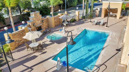 Hampton Inn & Suites Hemet - image 8
