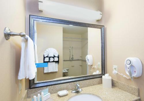 Hampton Inn & Suites Scottsboro - image 12