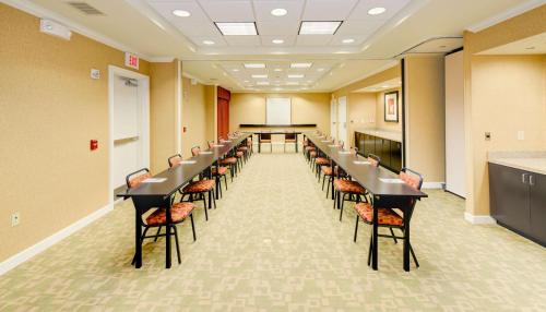 Hampton Inn & Suites Scottsboro - image 3