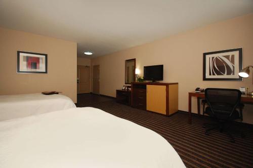 2 queen beds