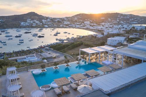 مسبح, Once in Mykonos - Designed for Adults in اورنوس