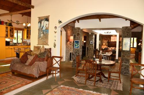 Shared lounge/TV area, Triple Room Bed and Breakfast main House in Portsmouth