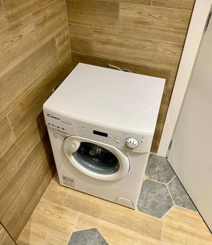 Crystal Studio-downtown escape-Navarinou square