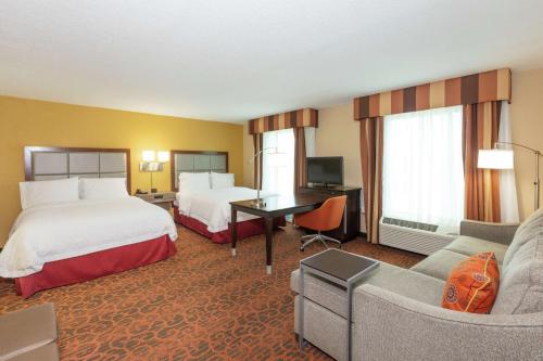 Queen Studio Suite with Two Queen Beds and Sofa Bed - Non-Smoking image 5