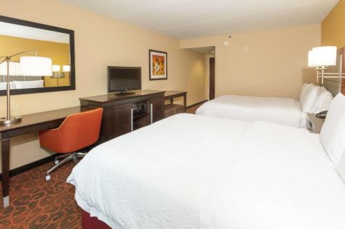 Room with Two Queen Beds - Non-Smoking image 4