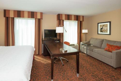 Hampton Inn & Suites Jacksonville-Airport - image 11