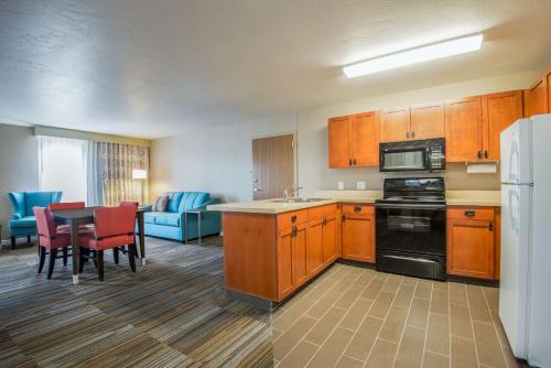 virtuve, Hampton Inn & Suites by Hilton Los Alamos White Rock in White Rock (NM)