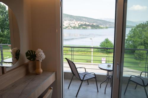 Paralimnio Suites - image 11