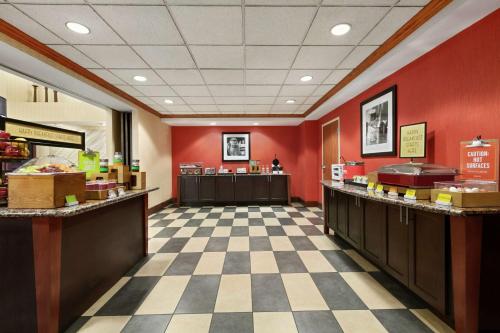 Hampton Inn & Suites Lawton - image 6