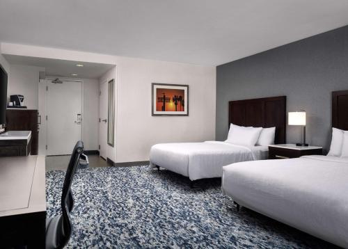 2 queen beds