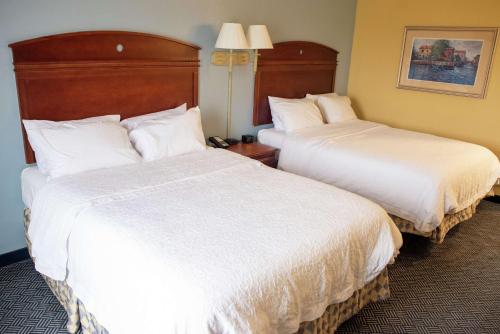 2 queen beds
