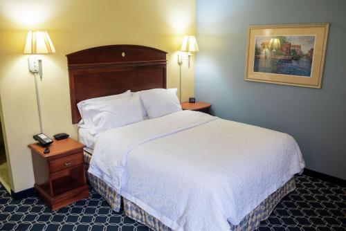Hampton Inn Lebanon - image 13