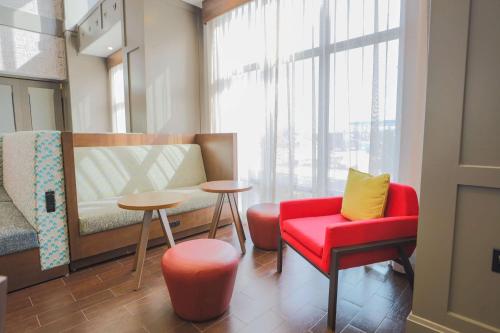 Hampton Inn & Suites Bay City - 로비