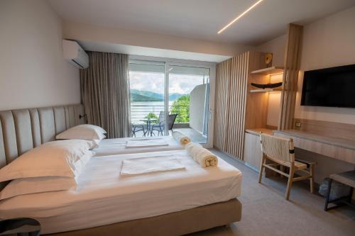 Paralimnio Suites - image 3