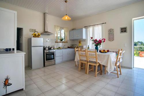 Agnis House in 安提帕克索斯