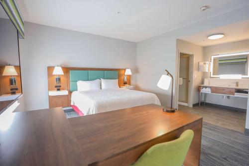 Hampton Inn & Suites Bay City - image 10