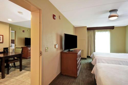 Suite with Two Queen Beds and Roll-In Shower - Mobility Access/Non-Smoking