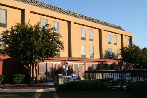 Hampton Inn Laurinburg - image 9