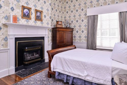 1 queen bed