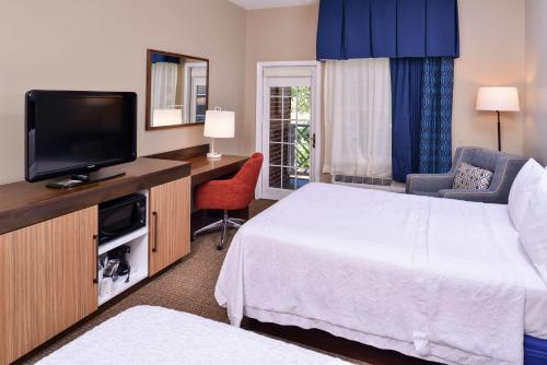 2 queen beds