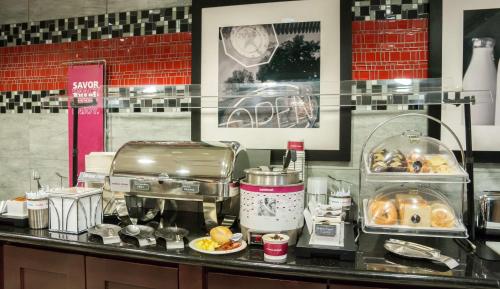 Hampton Inn & Suites Orlando-John Young Parkway/South Park - image 6
