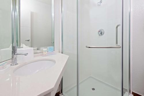 Hampton Inn Orlando Near Universal Blv/International Dr - image 11