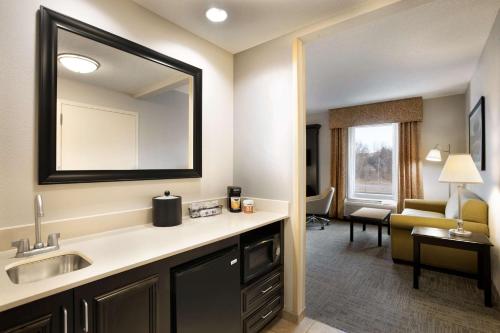 Hampton Inn & Suites Mahwah - image 13