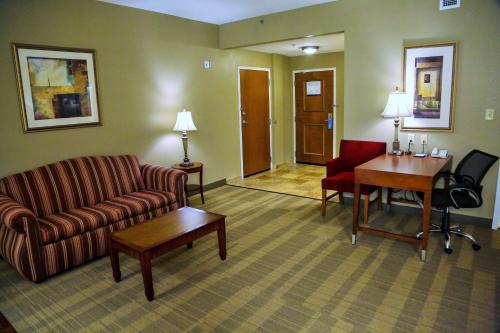 Hampton Inn & Suites McComb - image 13