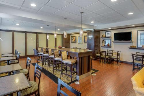 Hampton Inn Meadville - image 6
