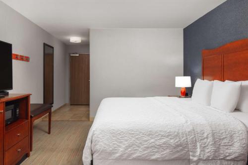 Hampton Inn Medford - image 11
