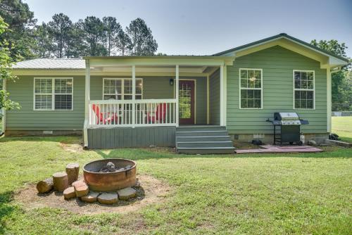 Guntersville Lake House Dock and Boat Ramp Access! photo 1