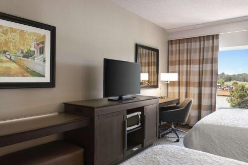 Hampton Inn & Suites Montgomery-EastChase - image 11